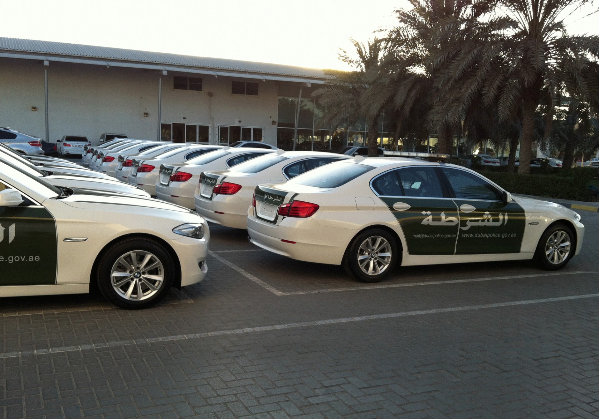 Sonderfahrzeuge Funktionsfolie Dubai Police