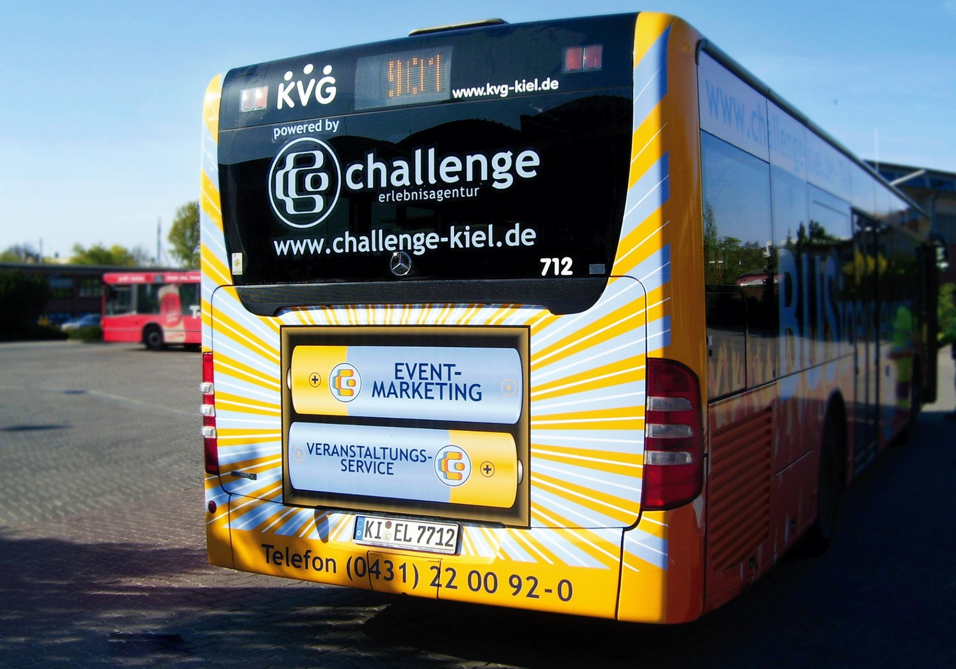Verkehrsmittelwerbung Heckwerbung für Challenge